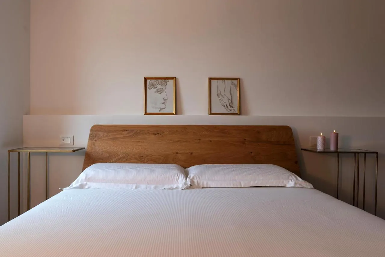 Absentia 1763 Garda Boutique Home - Lake Front Brenzone sul Garda Apartment