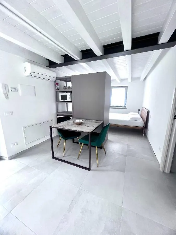 Absentia 1763 Garda Boutique Home - Lake Front Brenzone sul Garda