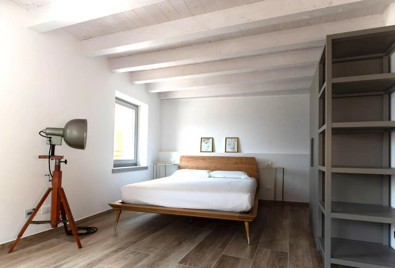 Absentia 1763 Garda Boutique Home - Lake Front Brenzone sul Garda Italien