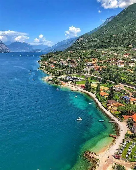 Absentia 1763 Garda Boutique Home - Lake Front Brenzone sul Garda Apartment