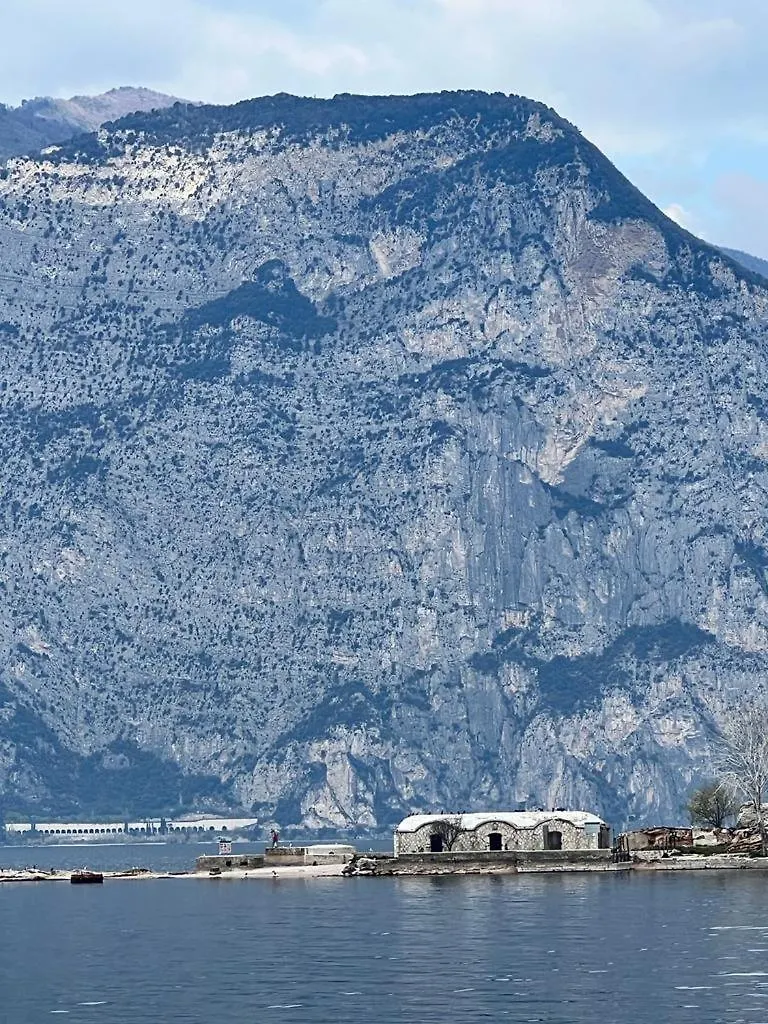 Absentia 1763 Garda Boutique Home - Lake Front Brenzone sul Garda