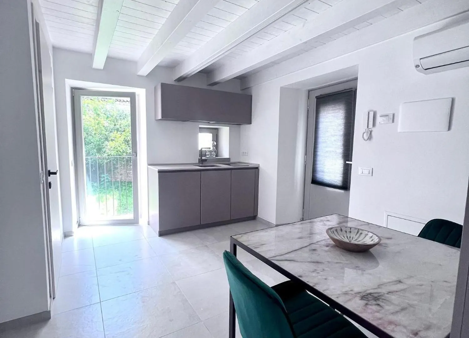 Apartment Absentia 1763 Garda Boutique Home - Lake Front Brenzone sul Garda