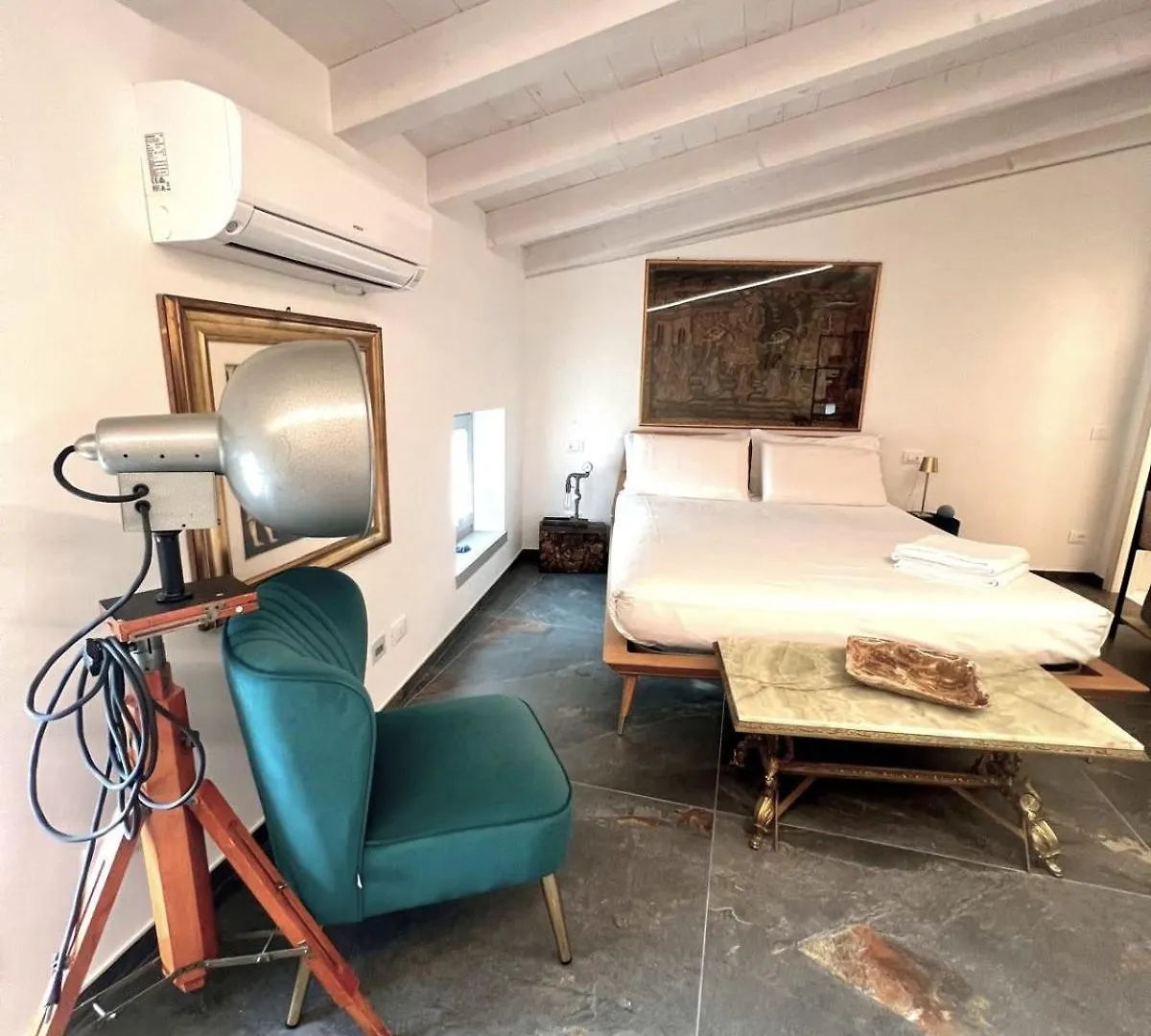 Absentia 1763 Garda Boutique Home - Lake Front Brenzone sul Garda Apartment